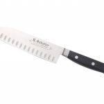Entretenir et aiguiser un couteau santoku : les gestes essentiels pour le garder tranchant