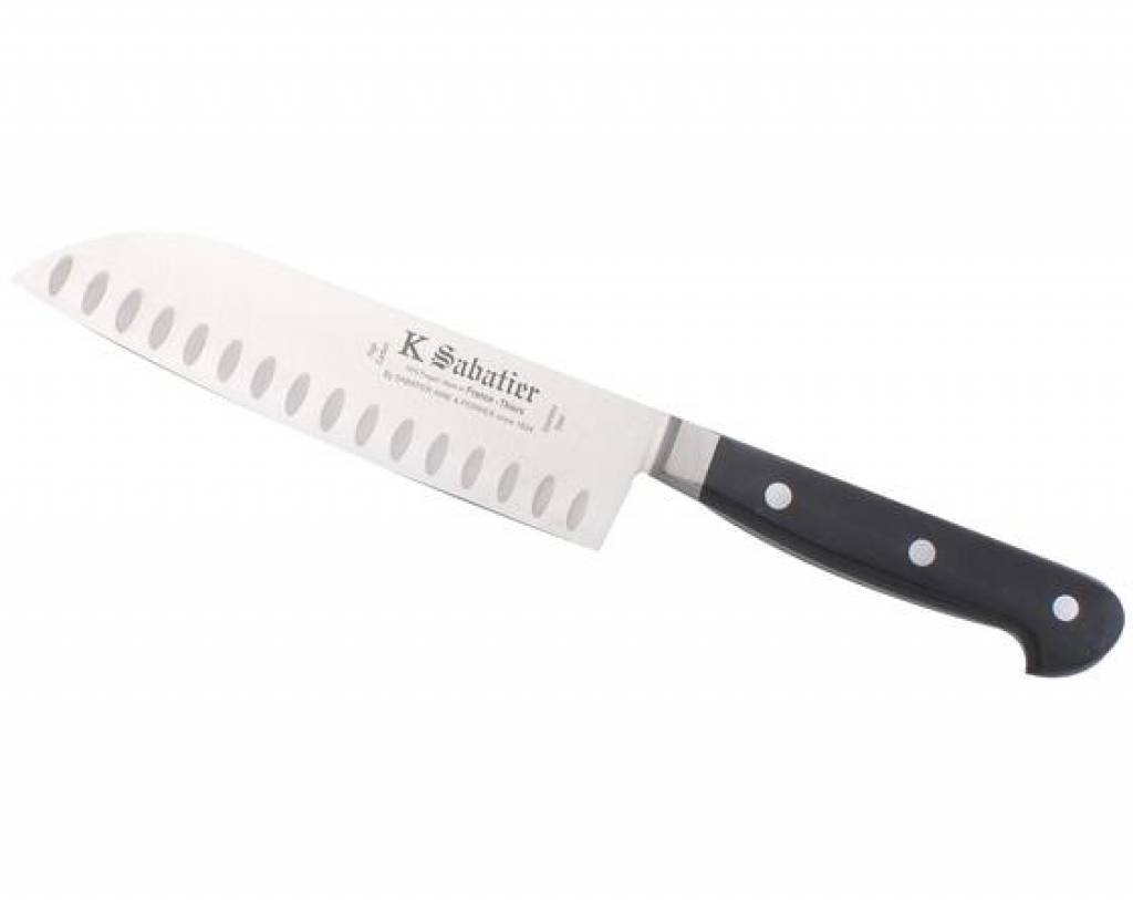 Entretenir et aiguiser un couteau santoku : les gestes essentiels pour le garder tranchant